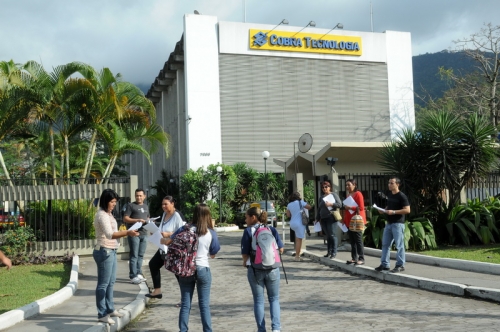 Dirigentes do SINDPD-PR fazem mobilização na frente da sede da Cobra Tecnologia no RJ Dirigentes do SINDPD-PR fazem mobilização na frente da sede da Cobra Tecnologia no RJ